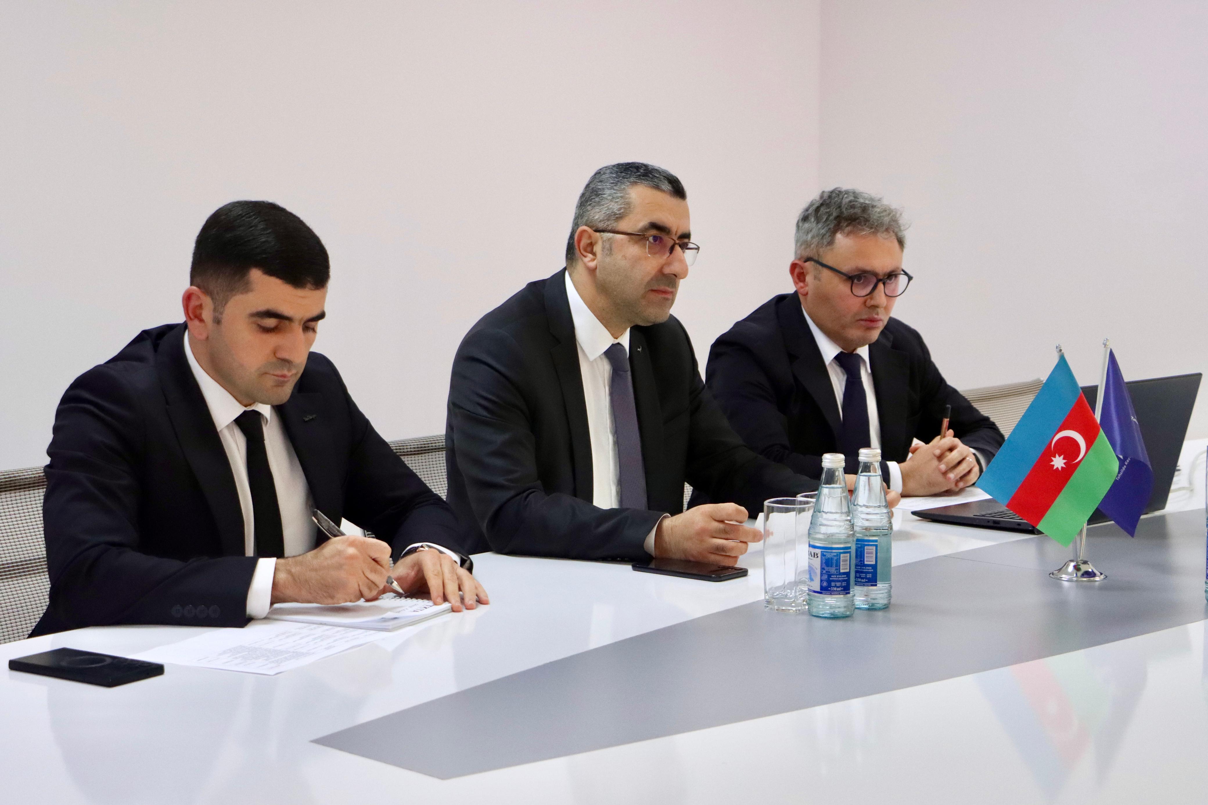 Image alternative text, required